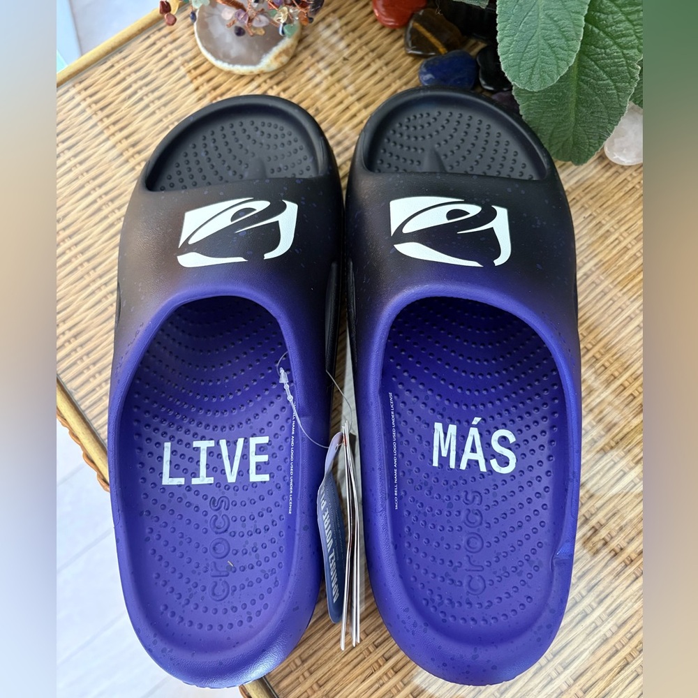 Taco Bell Limited Edition Crocs, sz Men 7